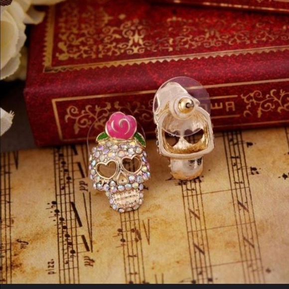 Adorable Sugar Skull Earrings - Picture 4 of 6